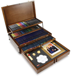 Derwent Majestic Wooden Box Set